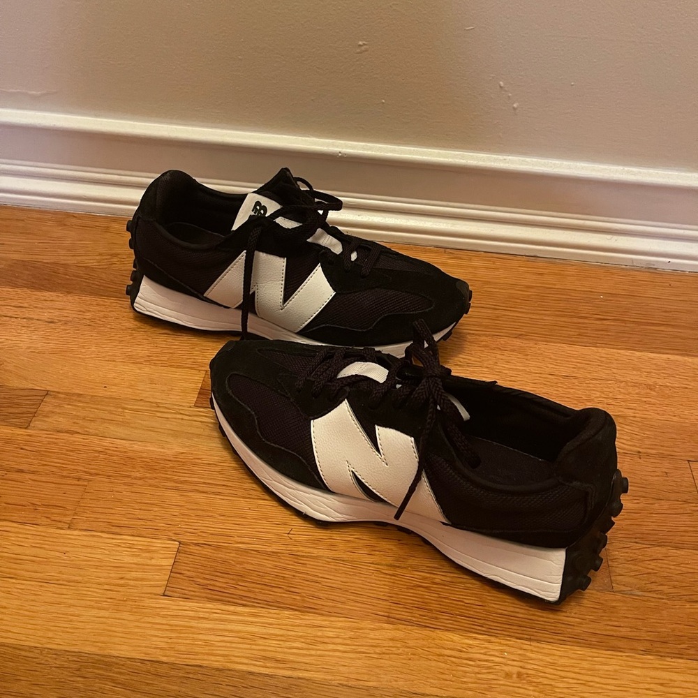 New Balance 327 size 9.5 men, new without tag, unworn, no box.